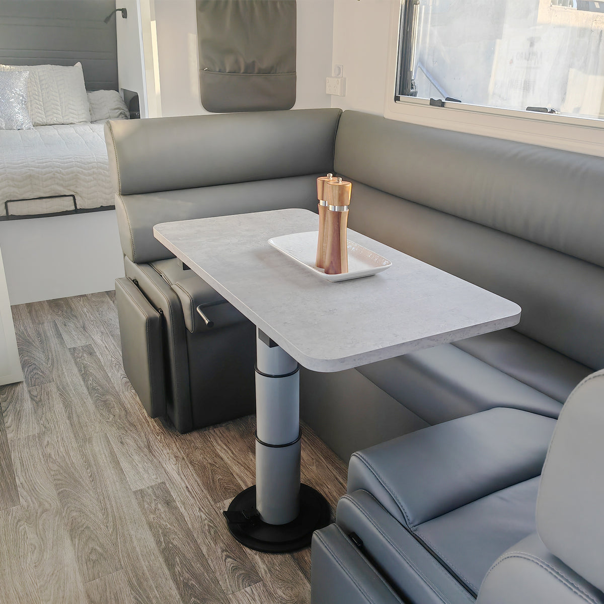 YUMEI XTF715 the World's First Foot-Operated Table Mechanism for Maximum Comfort