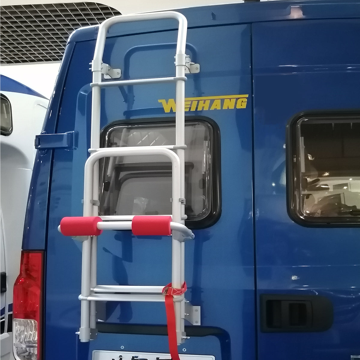 YUMEI Back Folding Ladder DTV90 Maxus V90 Model
